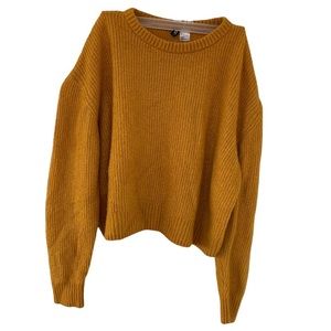 Divided by HYM crop top sweater !!